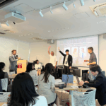 登壇者たちが幼児教育の現場を実演している様子